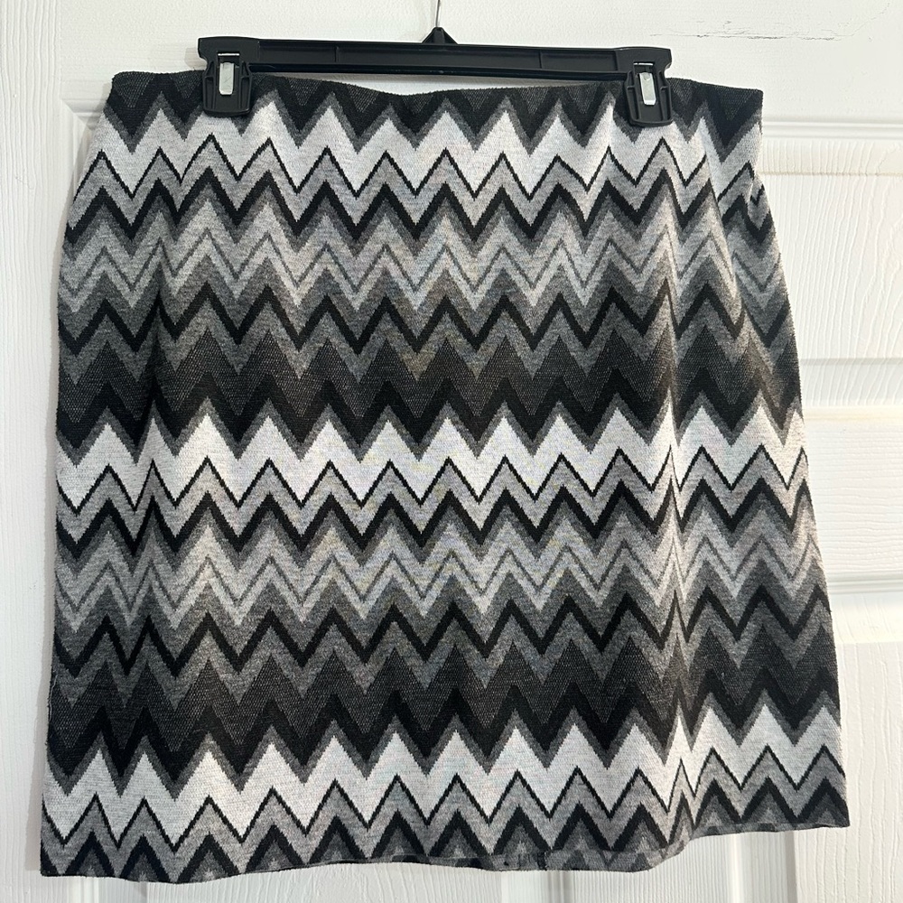 Worthington Black and Gray Zigzag Pencil Skirt
